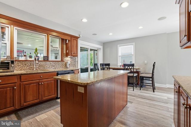 418 BUCHANAN AVE, Folsom, PA 19033