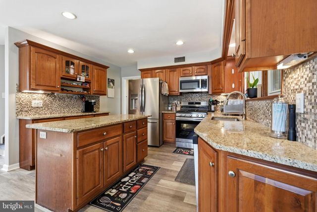 418 BUCHANAN AVE, Folsom, PA 19033