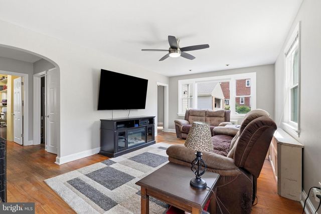 418 BUCHANAN AVE, Folsom, PA 19033