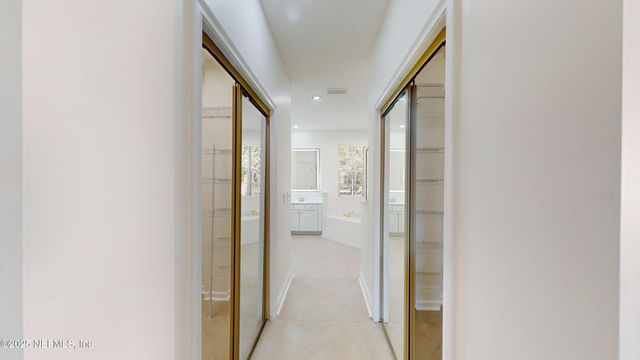 10061 VINEYARD LAKE Road E, Jacksonville, FL 32256