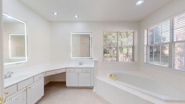 10061 VINEYARD LAKE Road E, Jacksonville, FL 32256