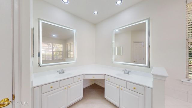 10061 VINEYARD LAKE Road E, Jacksonville, FL 32256