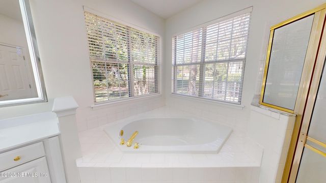 10061 VINEYARD LAKE Road E, Jacksonville, FL 32256