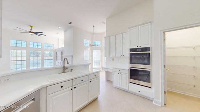 10061 VINEYARD LAKE Road E, Jacksonville, FL 32256