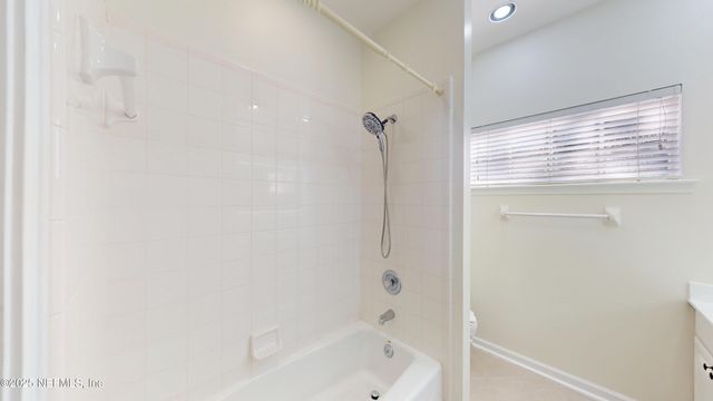 10061 VINEYARD LAKE Road E, Jacksonville, FL 32256