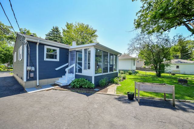 432 S Knollwood Drive, Wheaton, IL 60187