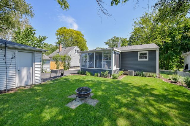 432 S Knollwood Drive, Wheaton, IL 60187