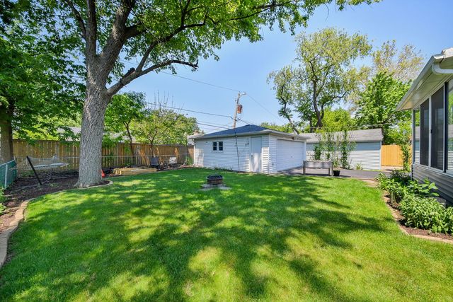 432 S Knollwood Drive, Wheaton, IL 60187
