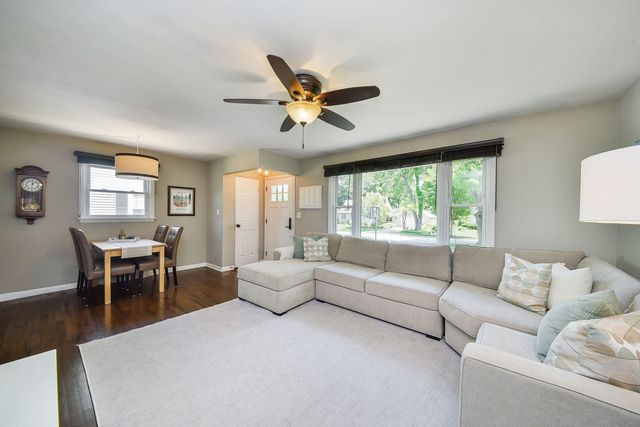 432 S Knollwood Drive, Wheaton, IL 60187
