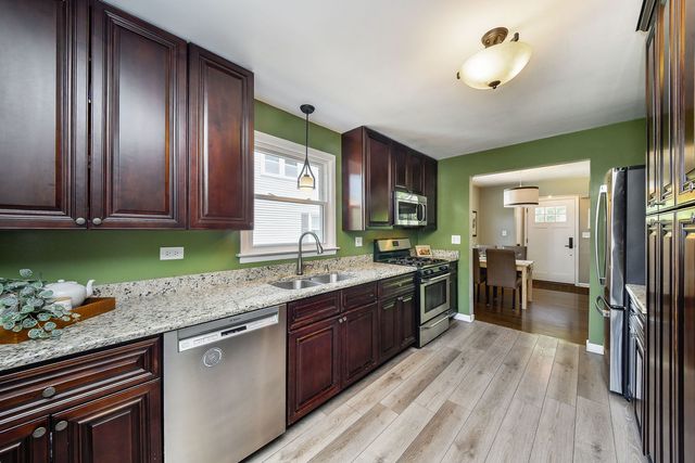 432 S Knollwood Drive, Wheaton, IL 60187