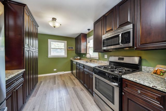 432 S Knollwood Drive, Wheaton, IL 60187