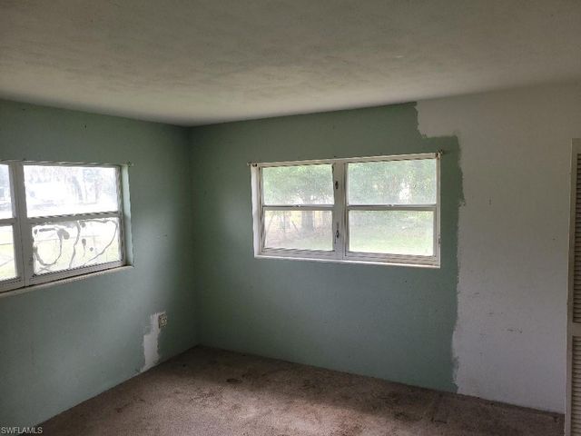 1270 Pinecrest ST, North Fort Myers, FL 33903