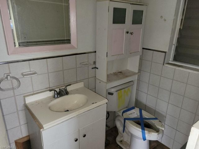 1270 Pinecrest ST, North Fort Myers, FL 33903
