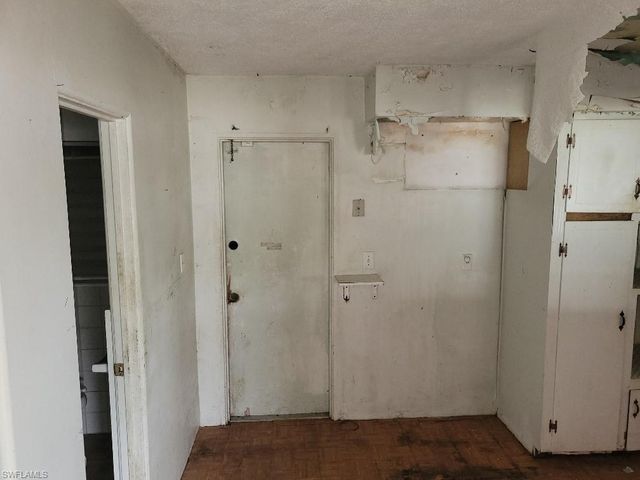 1270 Pinecrest ST, North Fort Myers, FL 33903