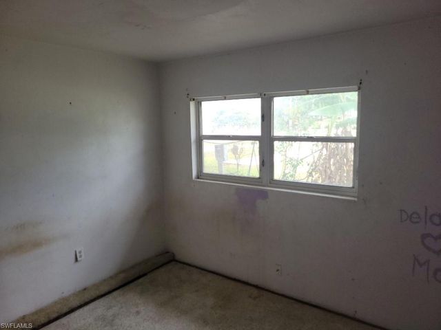 1270 Pinecrest ST, North Fort Myers, FL 33903