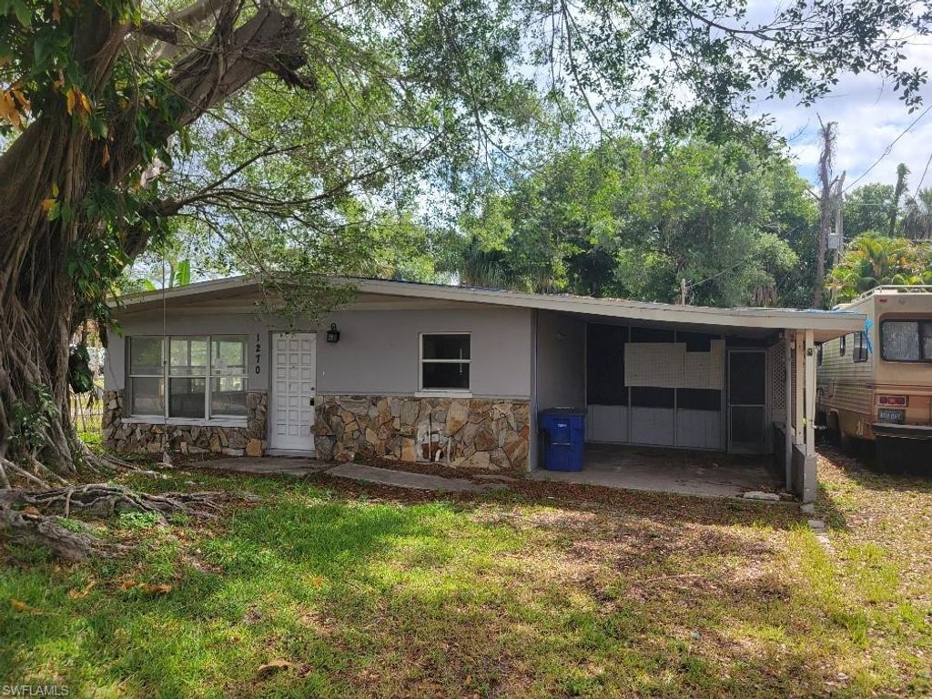 1270 Pinecrest ST, North Fort Myers, FL 33903