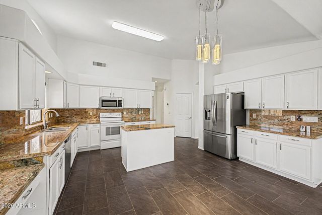 80 W SHEFFIELD Avenue, Gilbert, AZ 85233