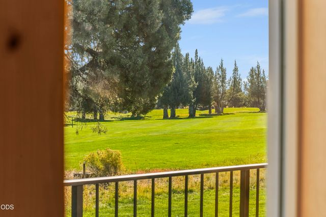 1490 Red Wing Loop, Redmond, OR 97756