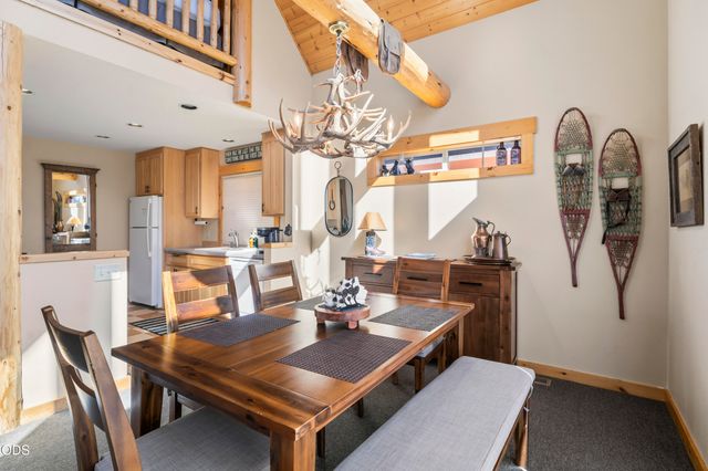 1490 Red Wing Loop, Redmond, OR 97756