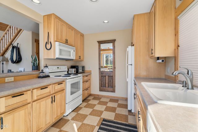 1490 Red Wing Loop, Redmond, OR 97756