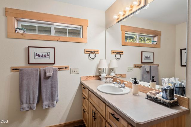 1490 Red Wing Loop, Redmond, OR 97756