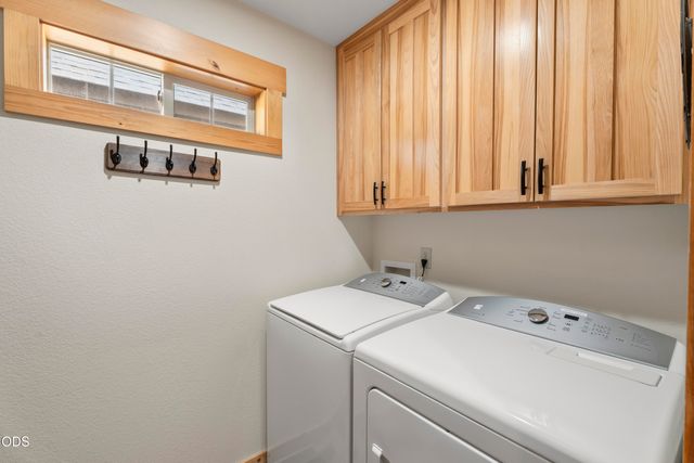 1490 Red Wing Loop, Redmond, OR 97756