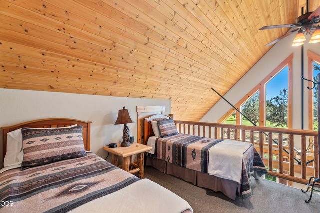 1490 Red Wing Loop, Redmond, OR 97756