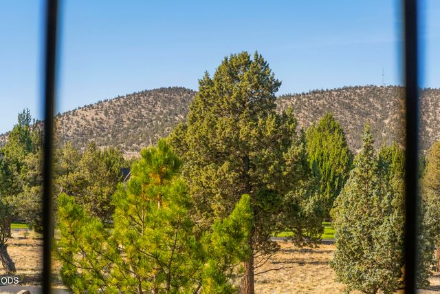 1490 Red Wing Loop, Redmond, OR 97756