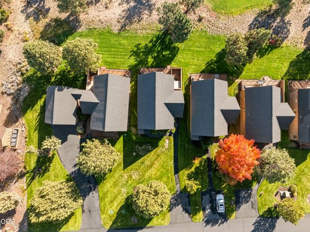 1490 Red Wing Loop, Redmond, OR 97756