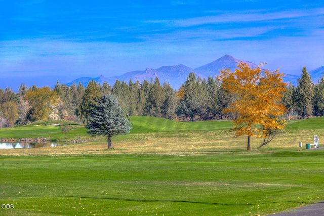1490 Red Wing Loop, Redmond, OR 97756