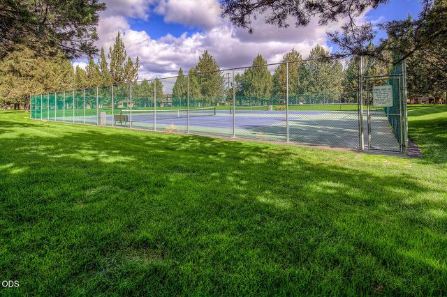 1490 Red Wing Loop, Redmond, OR 97756