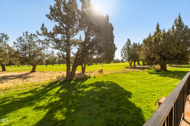 1490 Red Wing Loop, Redmond, OR 97756