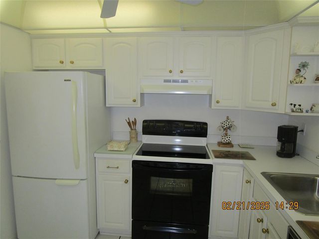 9350 Sunrise Lakes Boulevard 103, Sunrise, FL 33322