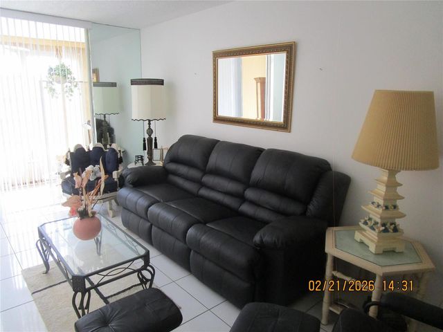 9350 Sunrise Lakes Boulevard 103, Sunrise, FL 33322