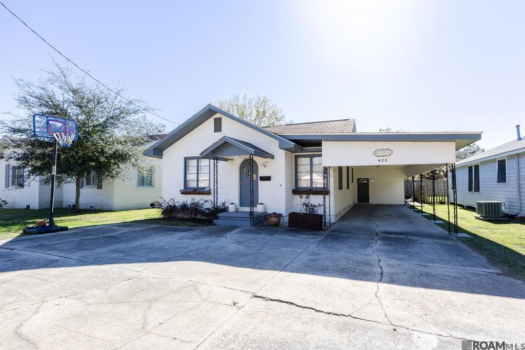 423 Avenue E, Port Allen, LA 70767