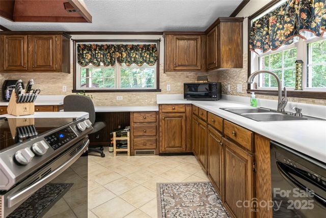 128-129 Oak Trails Pass, Leicester, NC 28748