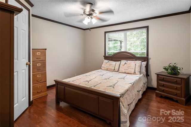 128-129 Oak Trails Pass, Leicester, NC 28748