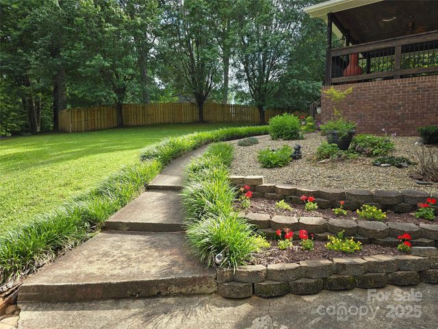 128-129 Oak Trails Pass, Leicester, NC 28748