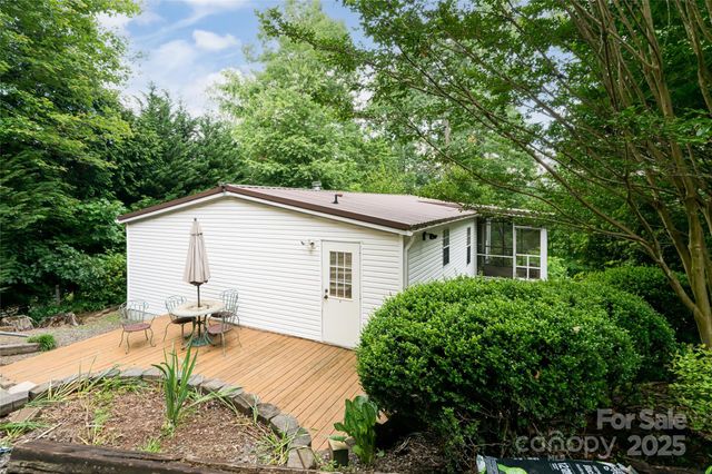 128-129 Oak Trails Pass, Leicester, NC 28748