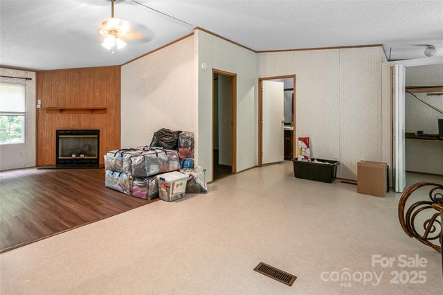 128-129 Oak Trails Pass, Leicester, NC 28748