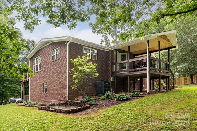 128-129 Oak Trails Pass, Leicester, NC 28748