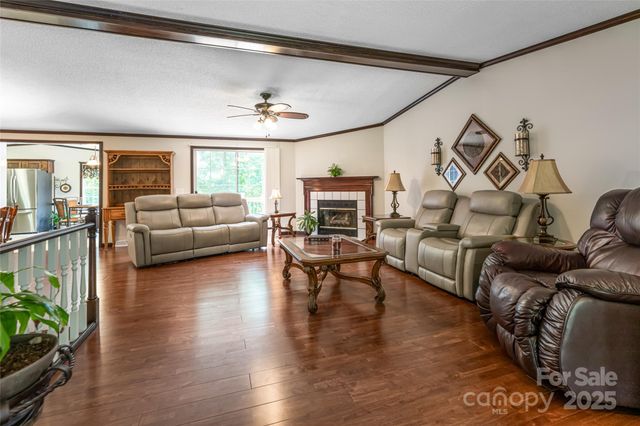 128-129 Oak Trails Pass, Leicester, NC 28748