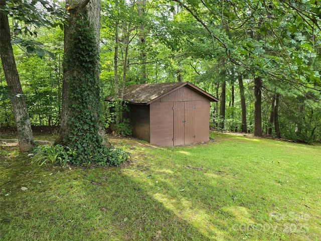 128-129 Oak Trails Pass, Leicester, NC 28748