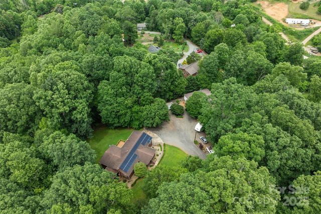 128-129 Oak Trails Pass, Leicester, NC 28748