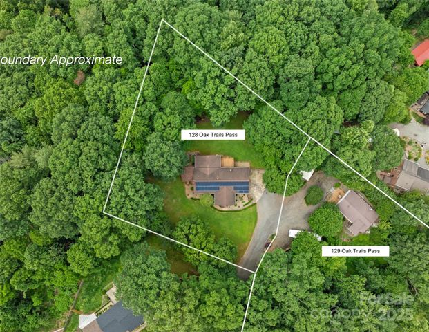 128-129 Oak Trails Pass, Leicester, NC 28748