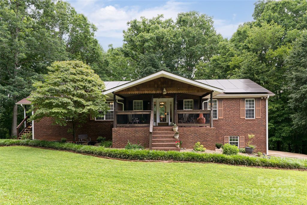128-129 Oak Trails Pass, Leicester, NC 28748