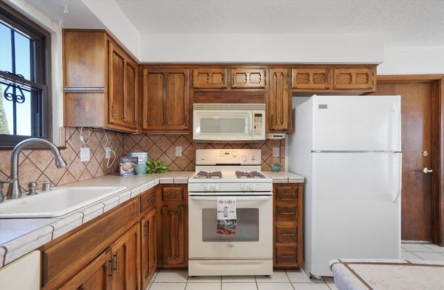 750 Comanche Road SE, Rio Rancho, NM 87124