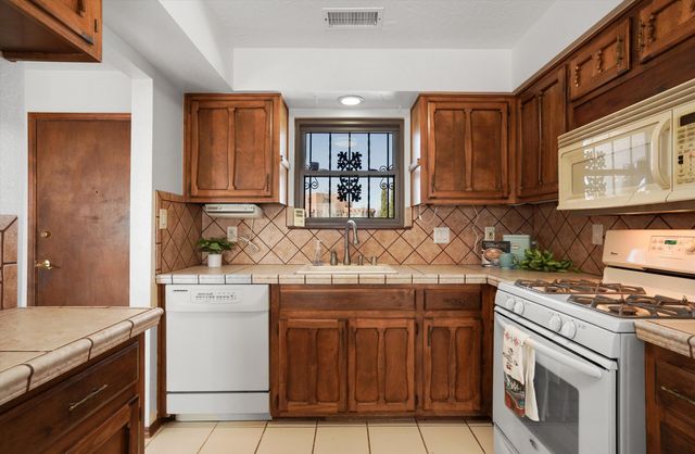 750 Comanche Road SE, Rio Rancho, NM 87124