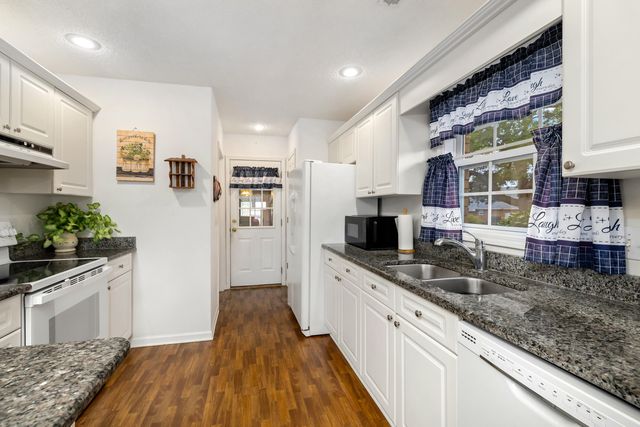 136 Ridge Lake Drive, Manning, SC 29102