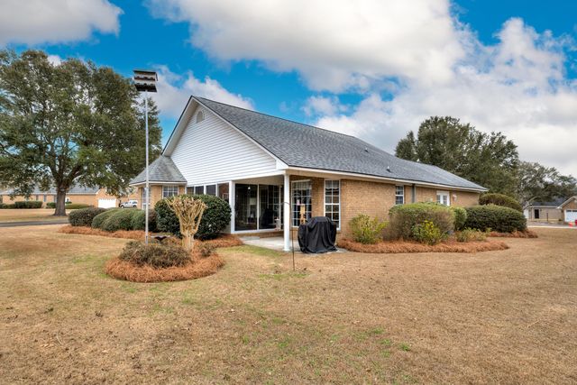 136 Ridge Lake Drive, Manning, SC 29102